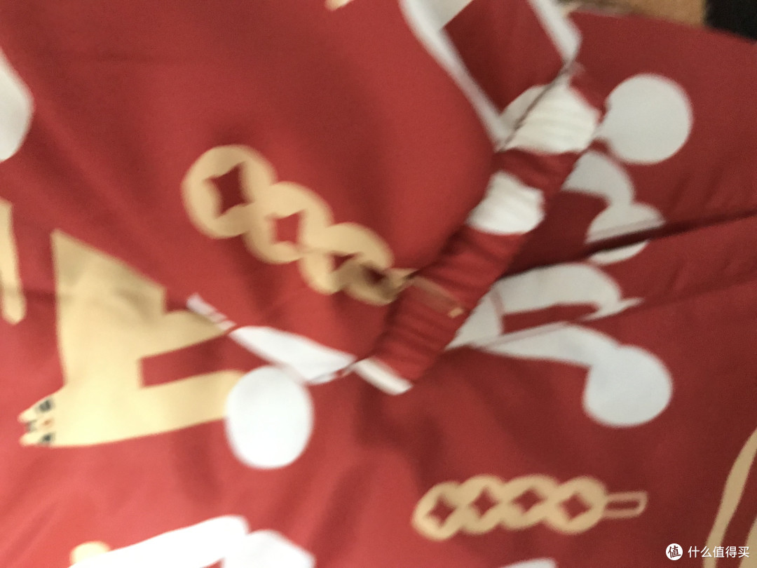 小孩子没到换季就有穿不完的新衣服