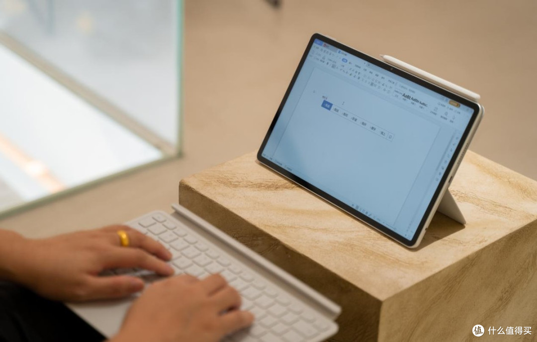 华为MateBook E系列:二合一不设限,满足世界青年的全面需求