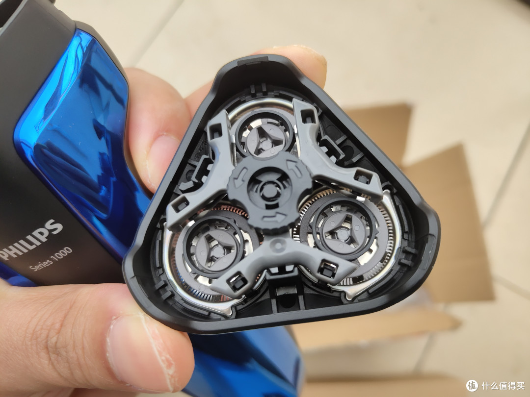 不到百元的国际大牌电动剃须刀——飞利浦 s1050/02开箱