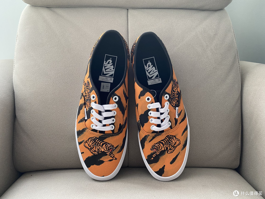 虎纹刺绣,Vans Authentic黑橙色板鞋