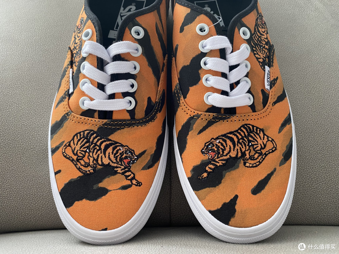 虎纹刺绣,Vans Authentic黑橙色板鞋