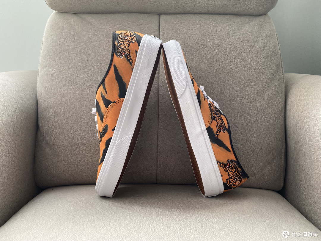 虎纹刺绣,Vans Authentic黑橙色板鞋
