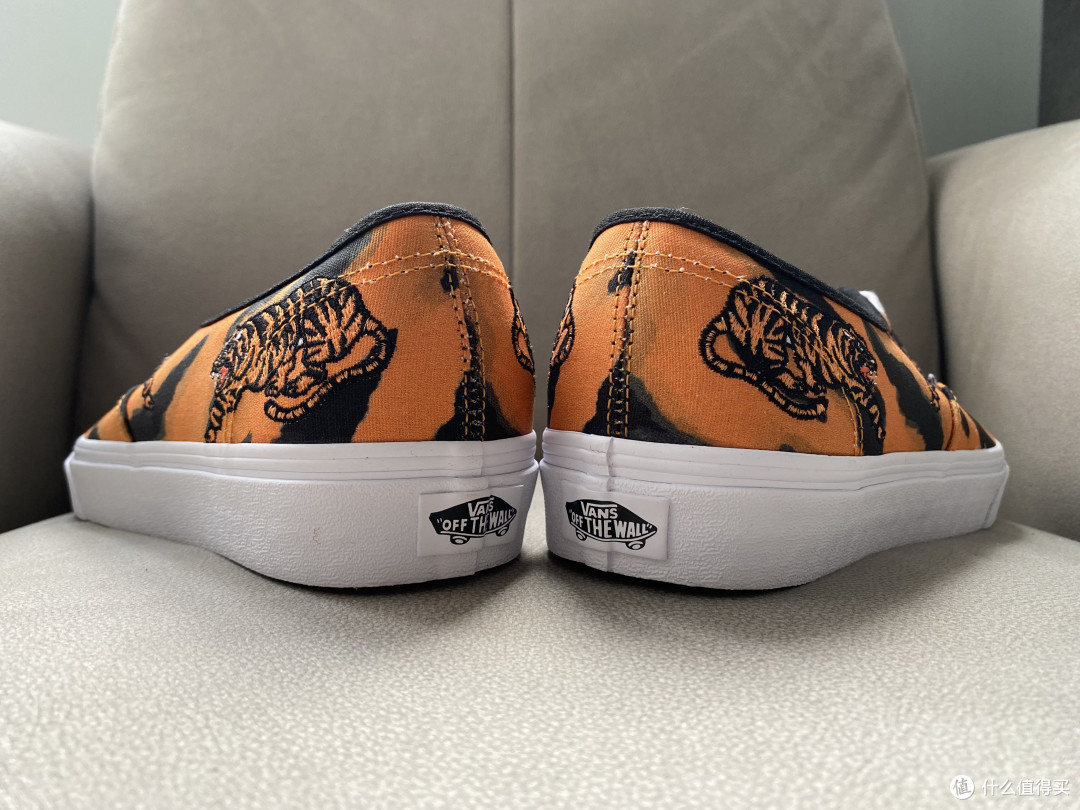 虎纹刺绣,Vans Authentic黑橙色板鞋