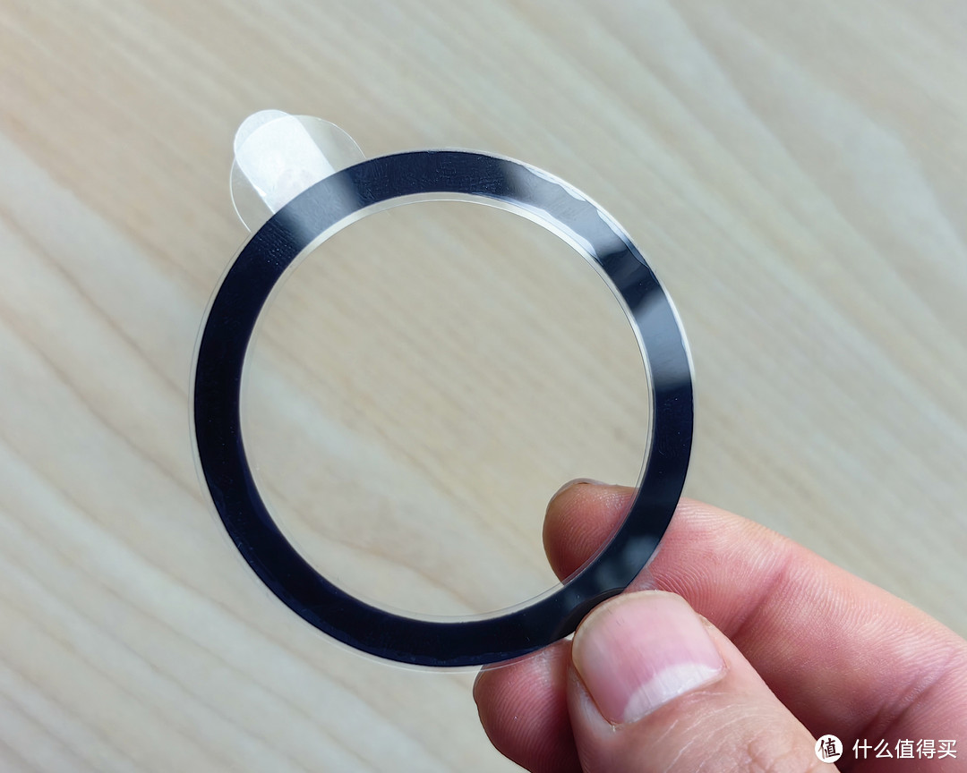 高颜值15W MagSafe磁吸无线充电器上手体验,不仅是iPhone专属