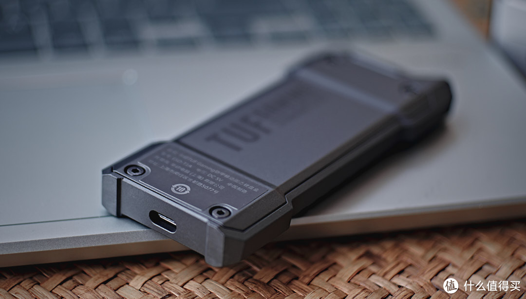 三防硬盘盒,刷新SSD硬盘盒新颜值,华硕TUF GAMING铠甲移动外接硬盘分享