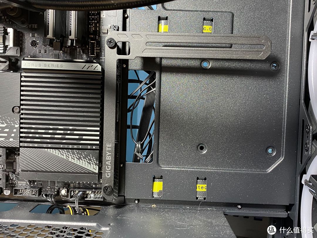 需要换的不止是电源还有它!技嘉显卡RTX 4090 GAMING OC 24G惊鸿一瞥