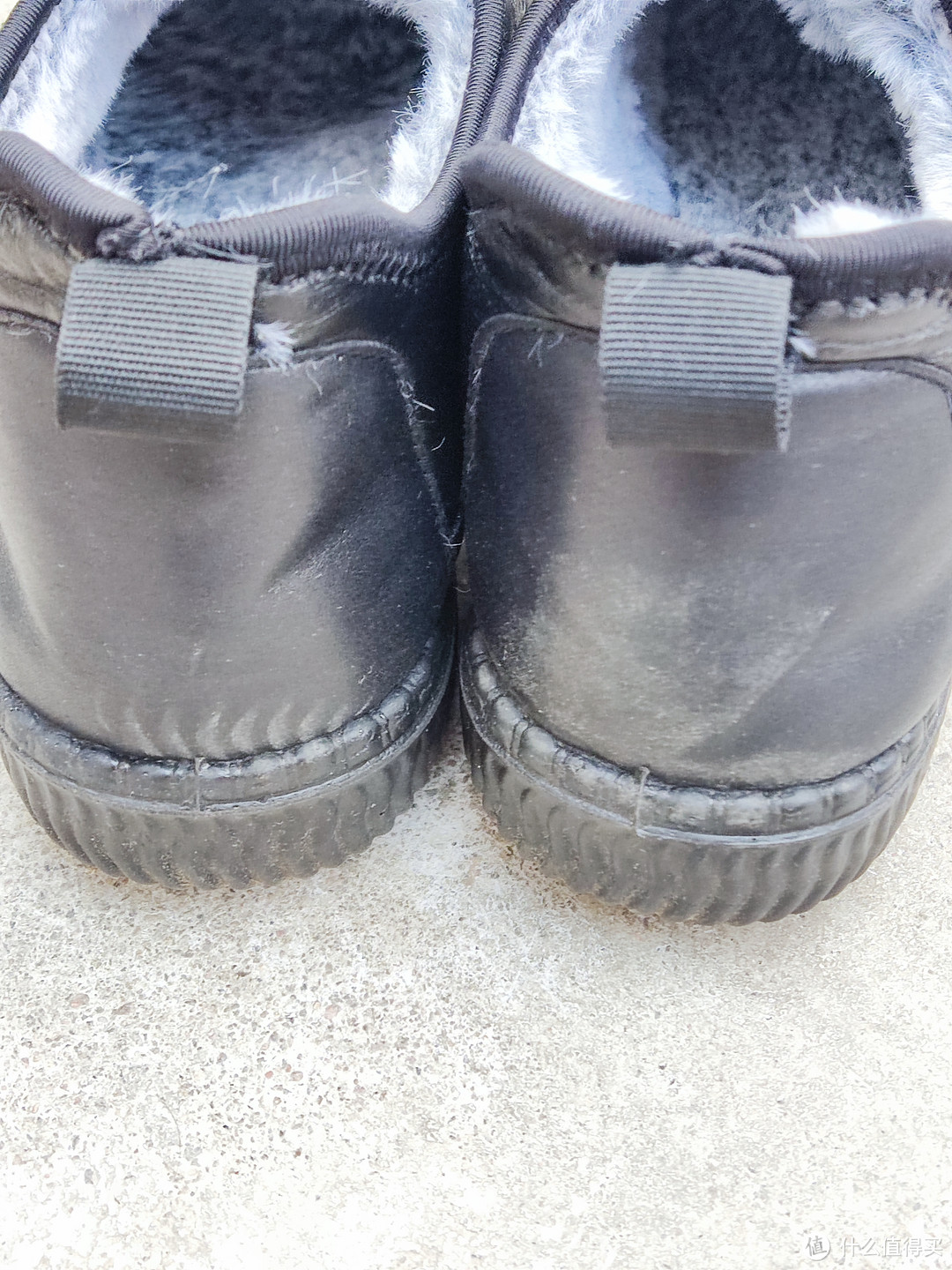 防水防滑的老年人棉鞋，穿着舒适保暖