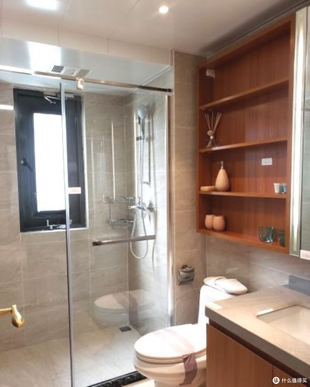 96㎡恒大精装房,全屋白墙不做吊顶,软装和家具到位照样漂亮动人