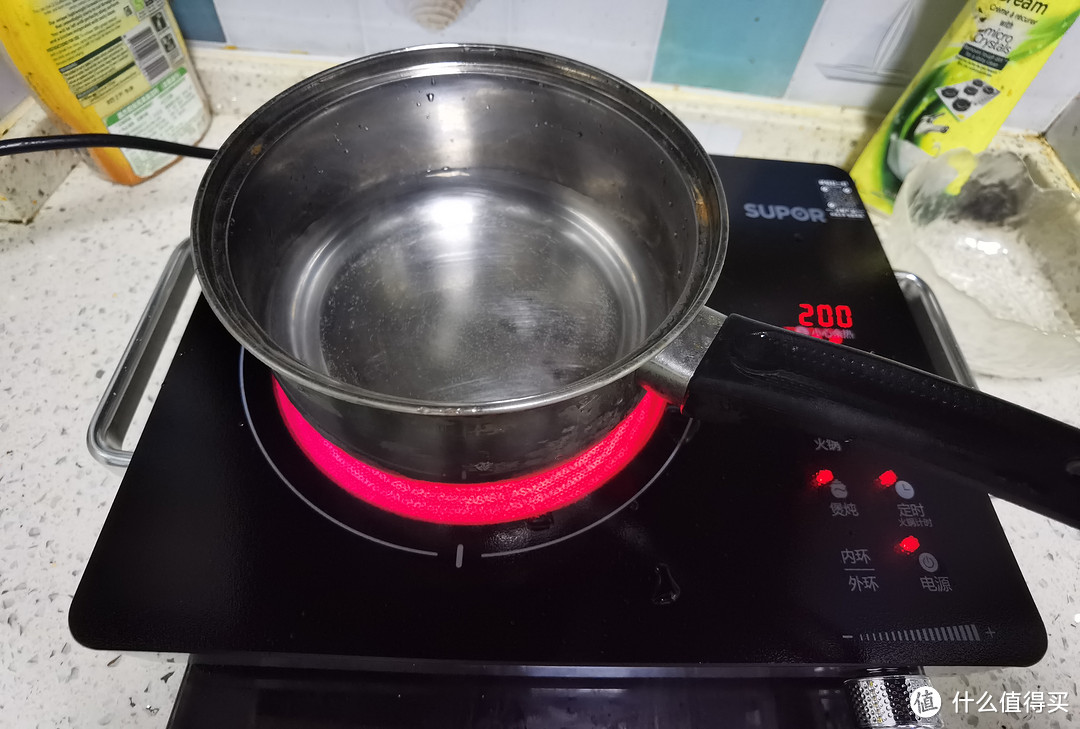 天冷了，买个电陶炉在家吃火锅。