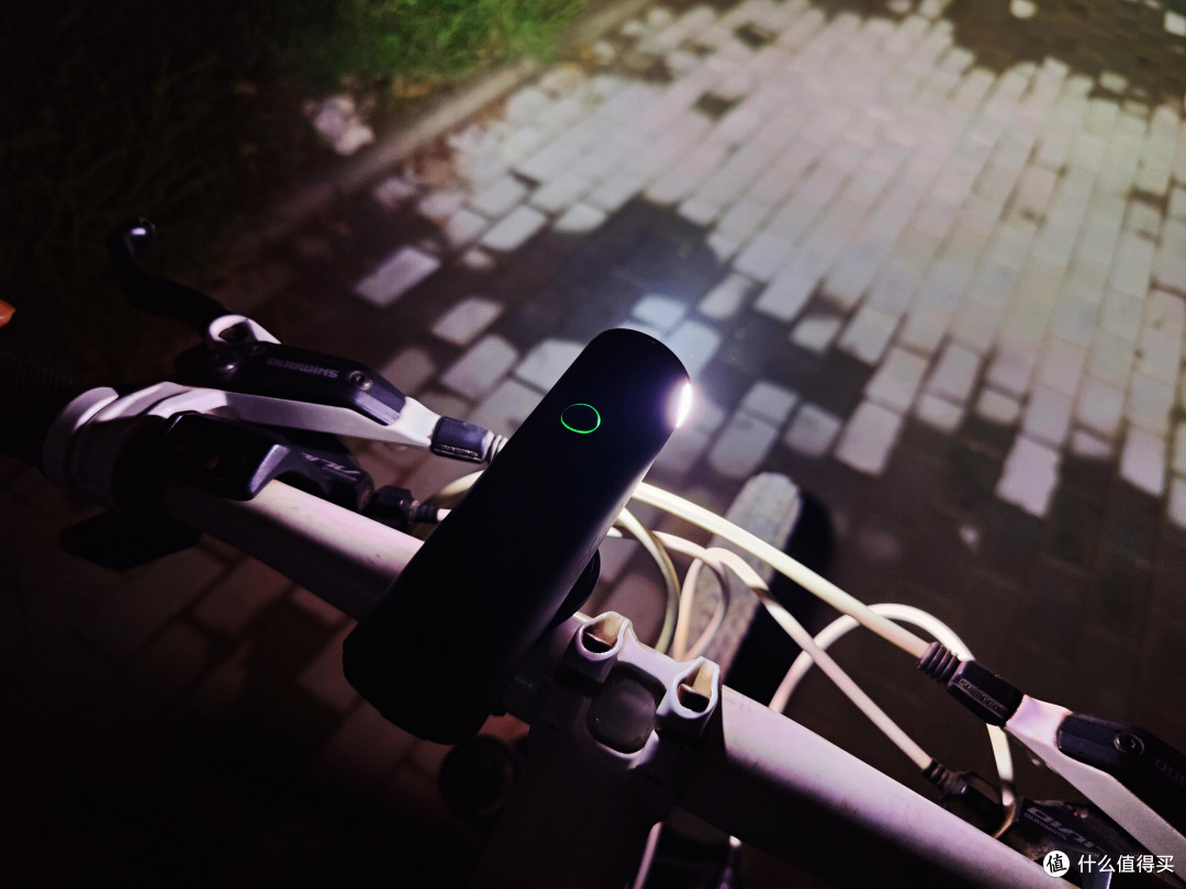 迈极炫SF1800防眩目车灯,给夜骑带来安全保护
