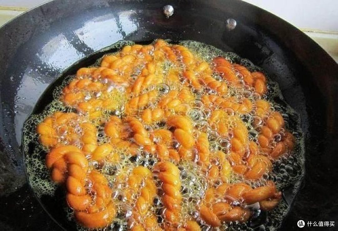 炸麻花时该怎样和面?
