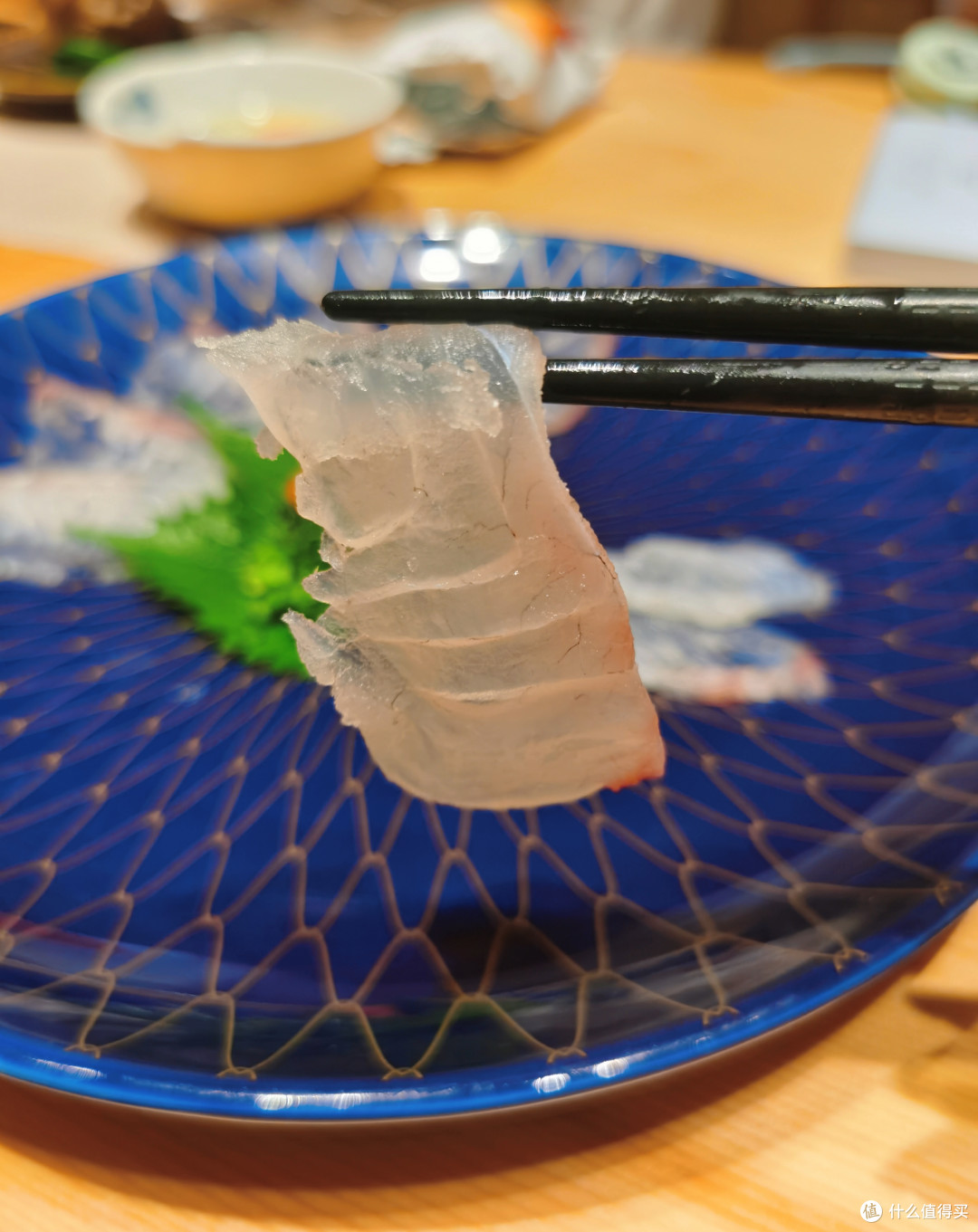 码头畔的紫割烹,一边是忙碌的码头,一边是生活