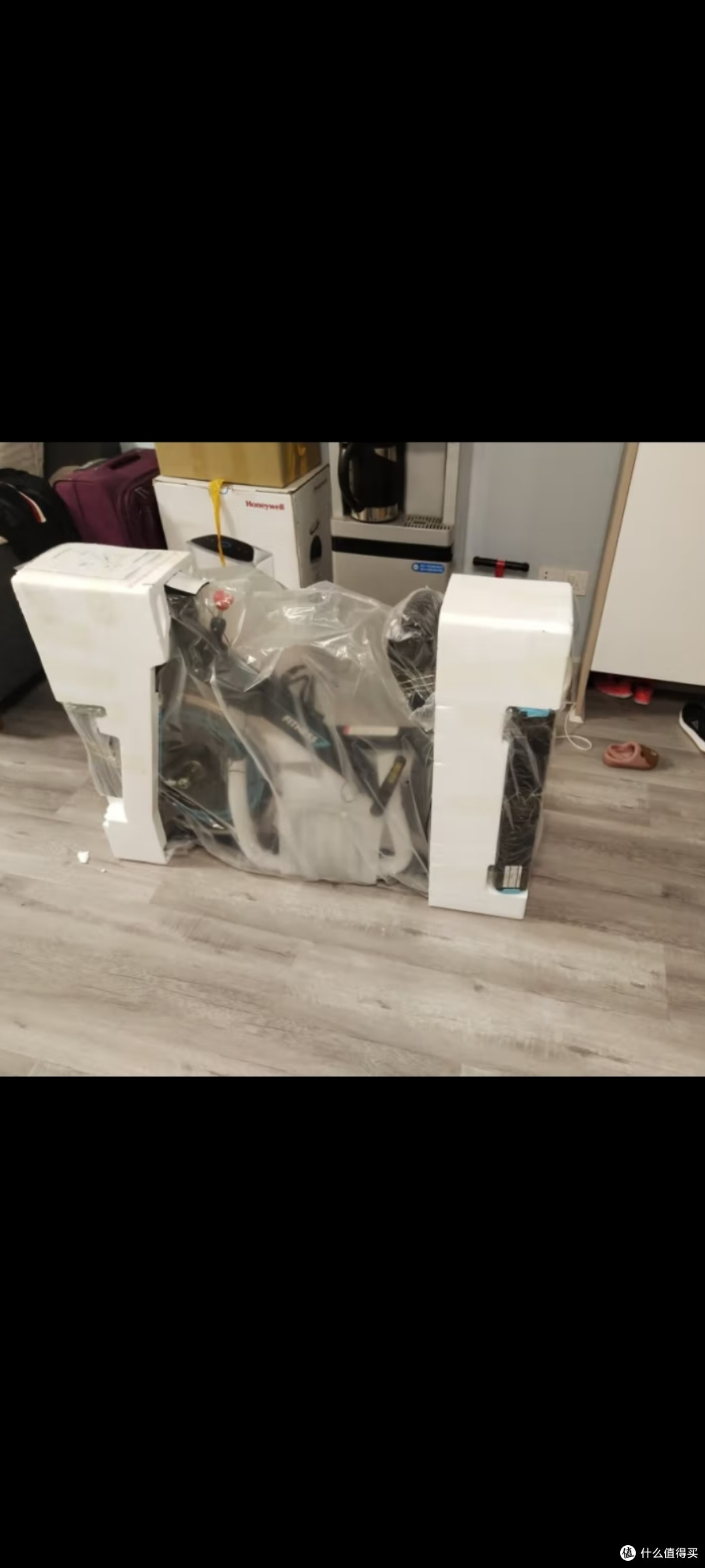 冬季室内瘦身健身就骑动感单车