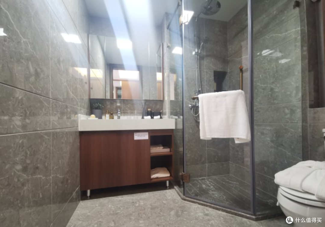 大户型最好采用横厅设计,120㎡三室两厅,比一般装修更敞亮大气