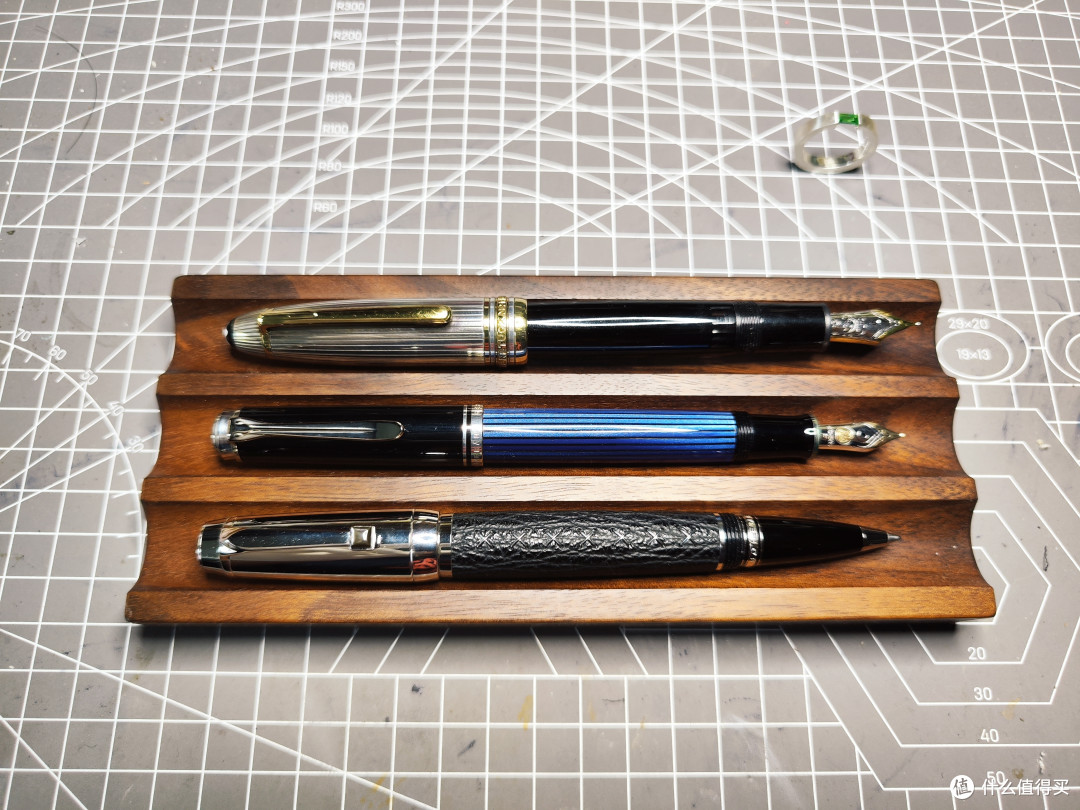 实用属性 真男人属性的两支万宝龙波西米亚非61钢笔