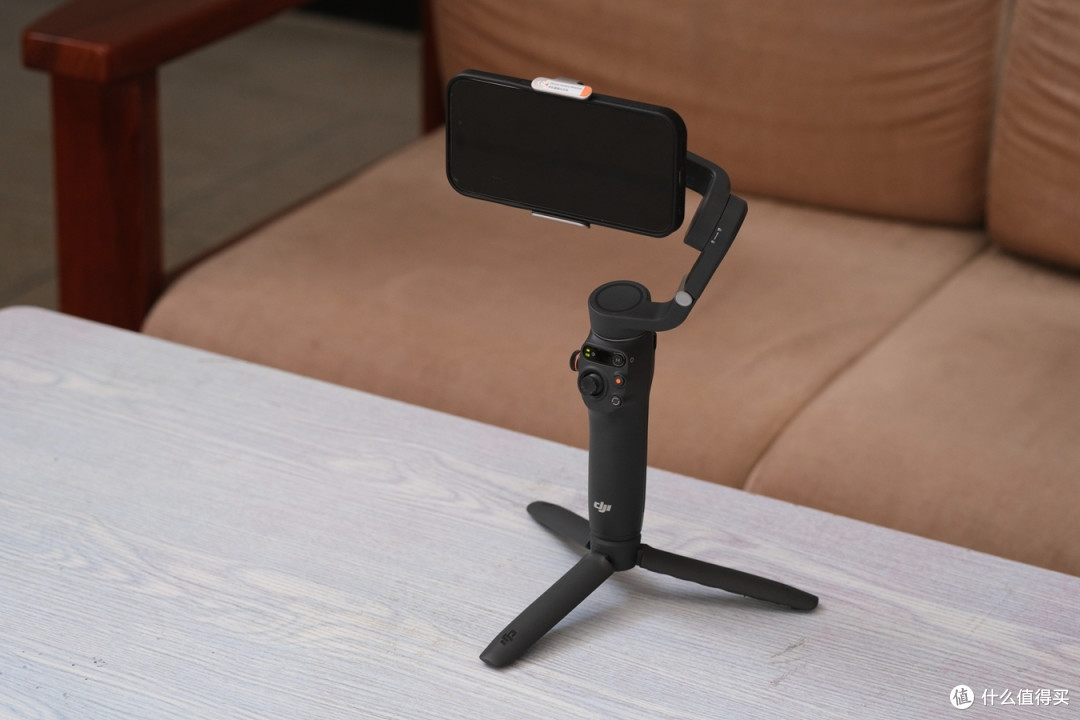 操控简易,稳字当先,大疆Osmo Mobile 6评测