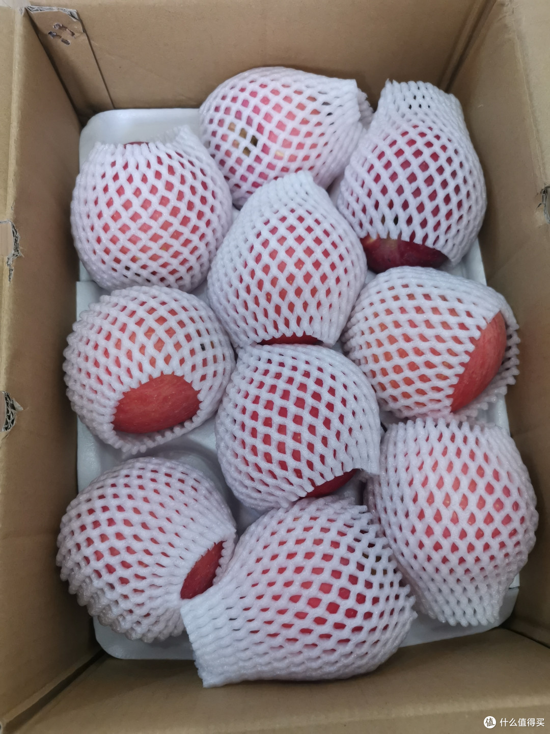 除了在水果店自己挑,京东的红富士苹果感觉也不错