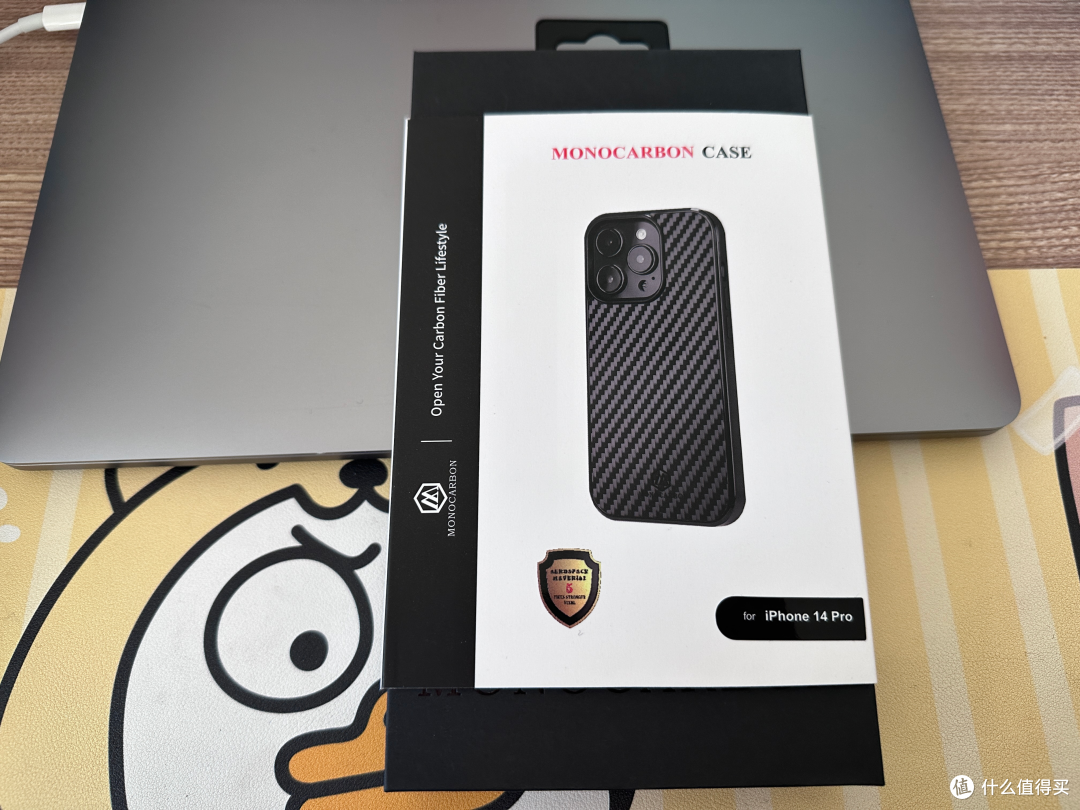 用上墨罗碳纤维手机壳,iphone 14 pro掉地也不慌了