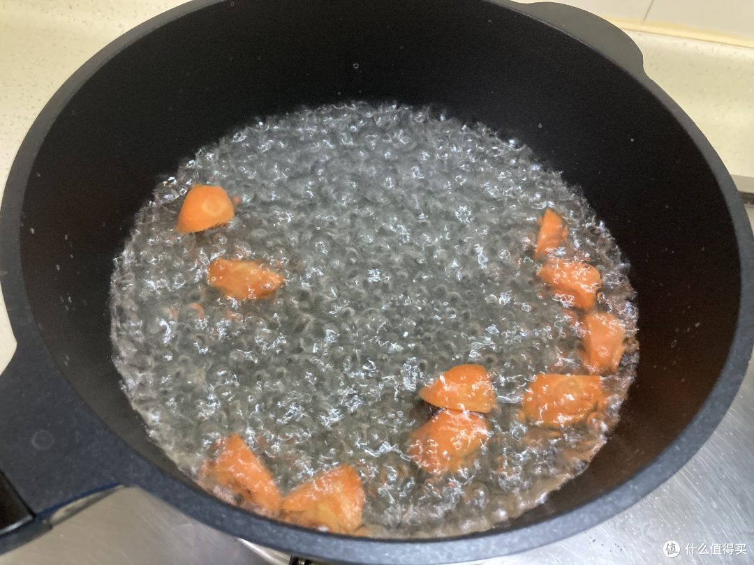 天冷这菜我家每周都做,有荤有素,炖一炖就上桌,清爽可口很下饭