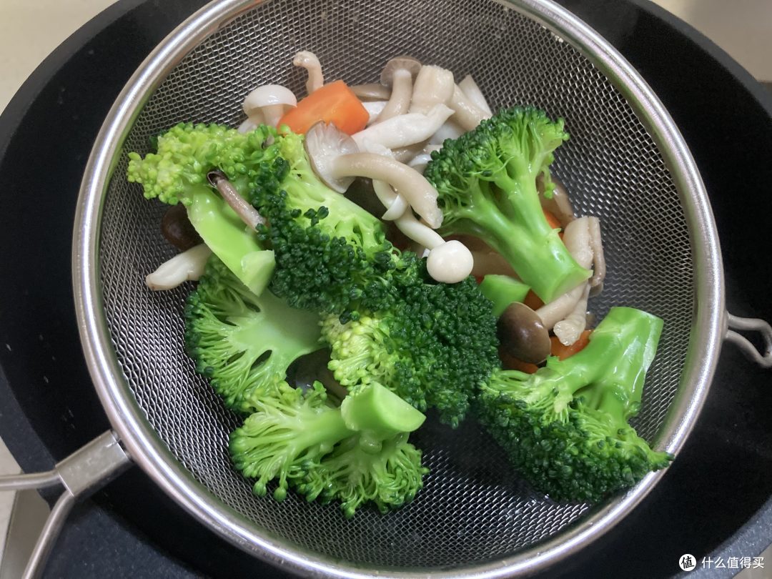 天冷这菜我家每周都做,有荤有素,炖一炖就上桌,清爽可口很下饭