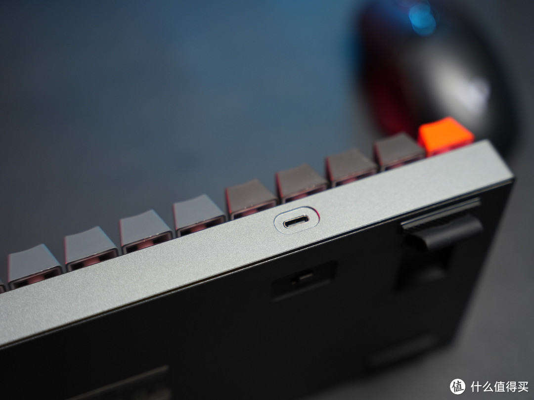 多设备也能享受同一个键盘的优雅与快乐，雷柏V700-8A满足你