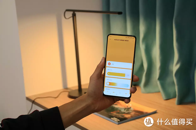 小米经典台灯升级归来，全新耀夜黑配色+全光谱LED灯珠