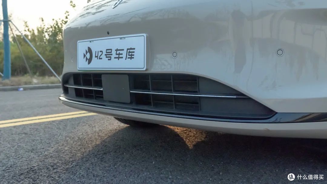 「遥遥领先」的华为,未尽全力的问界 M5 EV | 42Test