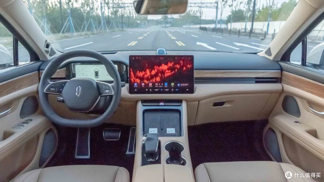 「遥遥领先」的华为,未尽全力的问界 M5 EV | 42Test