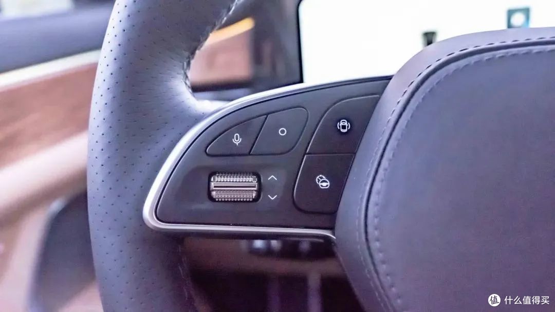 「遥遥领先」的华为,未尽全力的问界 M5 EV | 42Test