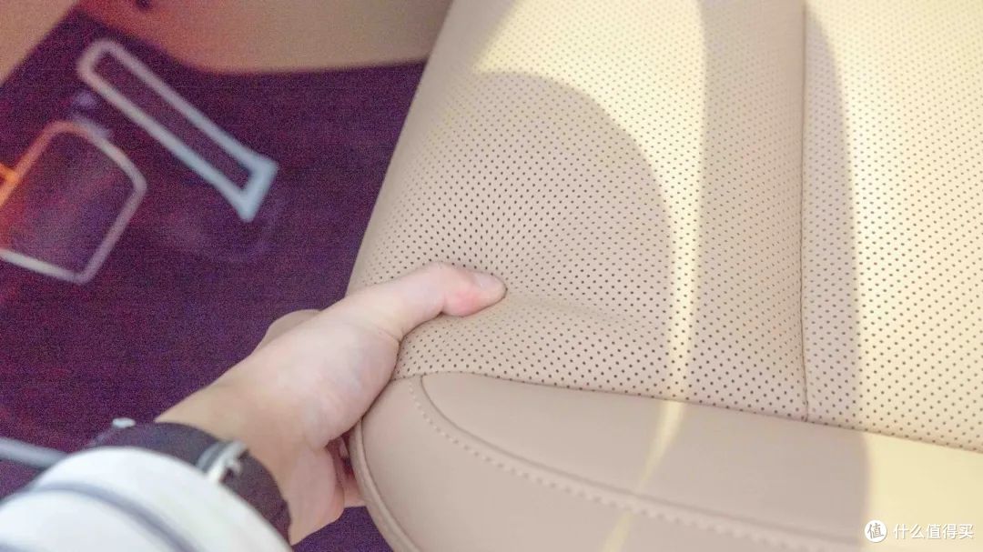 「遥遥领先」的华为,未尽全力的问界 M5 EV | 42Test