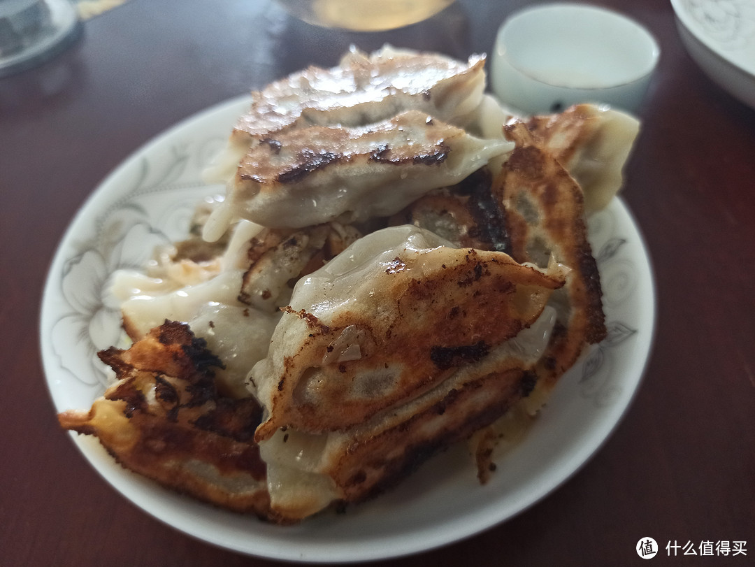 周末在家做饺子，做煎饺子和炕饺子的要点分享。