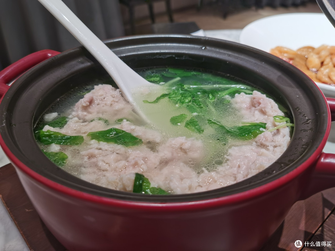 狮王府狮子头，嫩滑细腻，汤鲜味美好滋味，淮扬精粹等待你光临