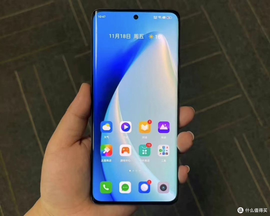 千元曲面屏之争:荣耀x40遇到真我10pro ,只能"丢盔弃甲"?