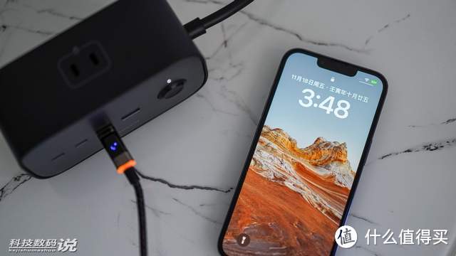 绿联氮化镓100W智充魔盒Pro：七口合一，笔记本、iPhone都能快充