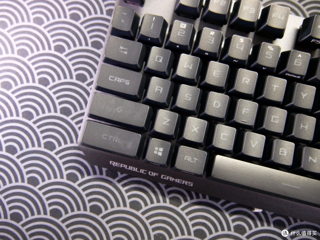 光速触发——ROG 游侠RX 键盘 光学机械轴 PBT 版本