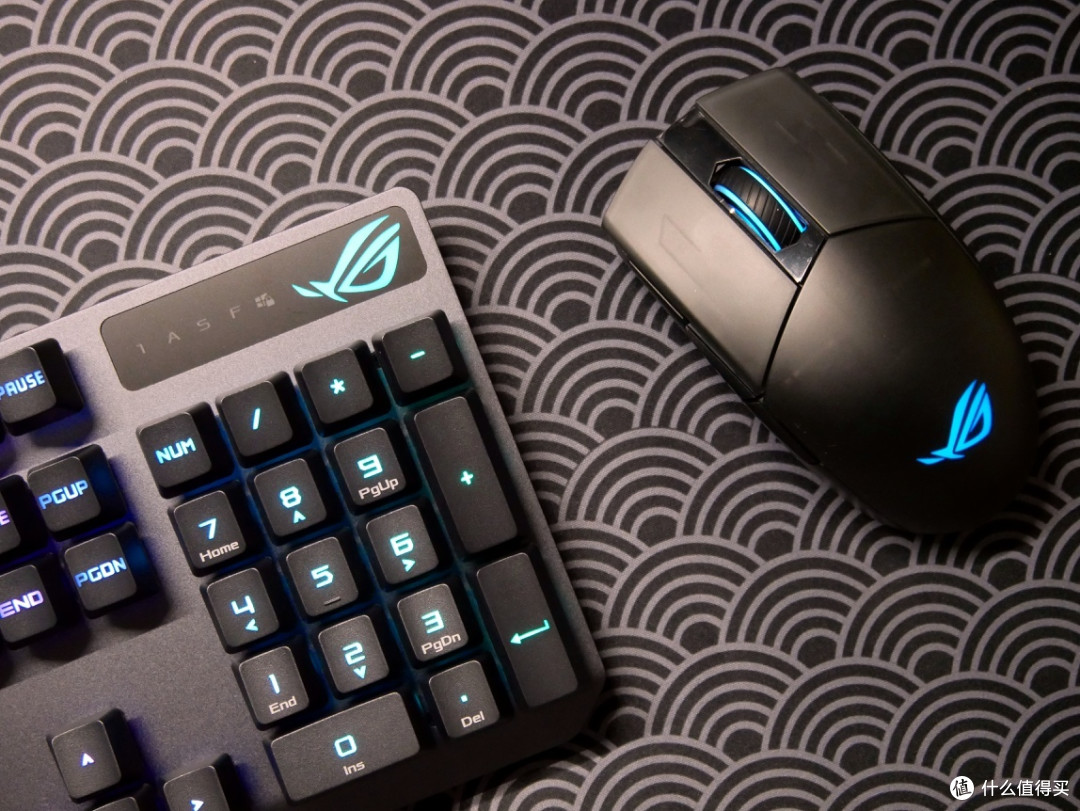 光速触发——ROG 游侠RX 键盘 光学机械轴 PBT 版本