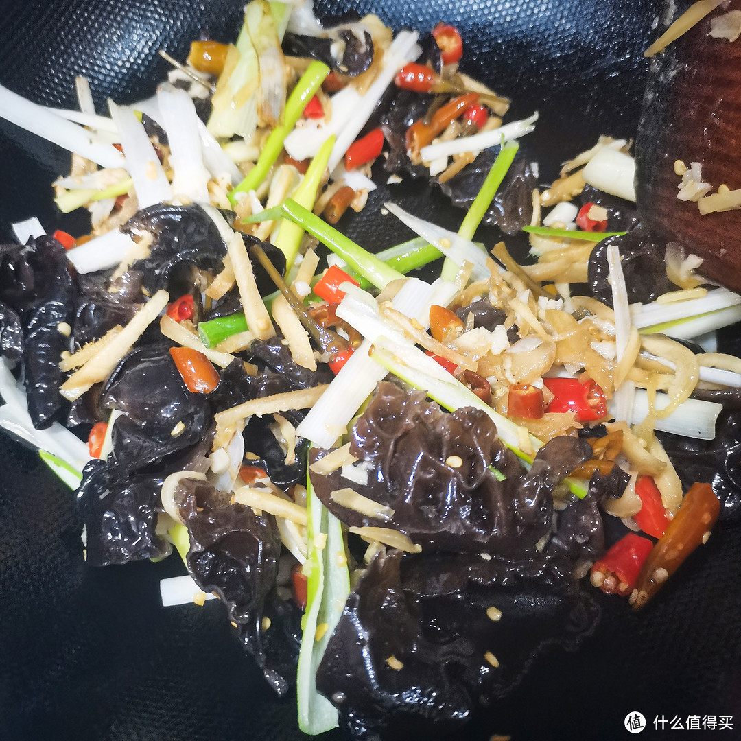 冬季,你需要这碗泡椒猪肝,不但下饭,还营养