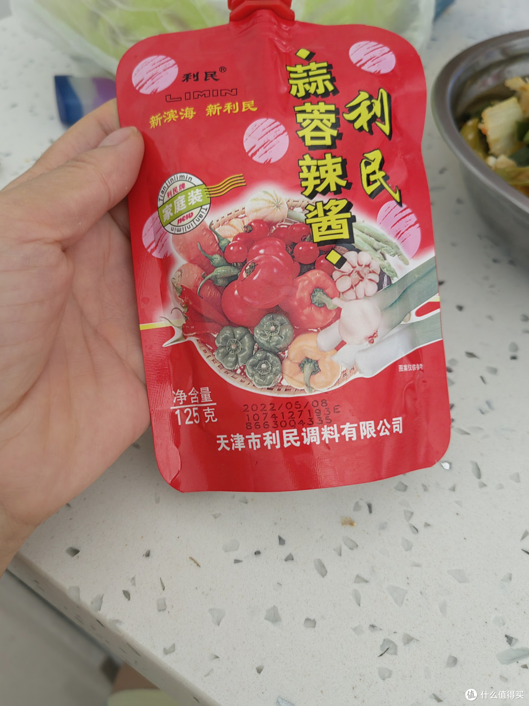 用一包小小的一袋蒜蓉辣椒酱,可以做出不同的美食来,你们都有吃过用辣椒酱做出来的那种美食太美味了