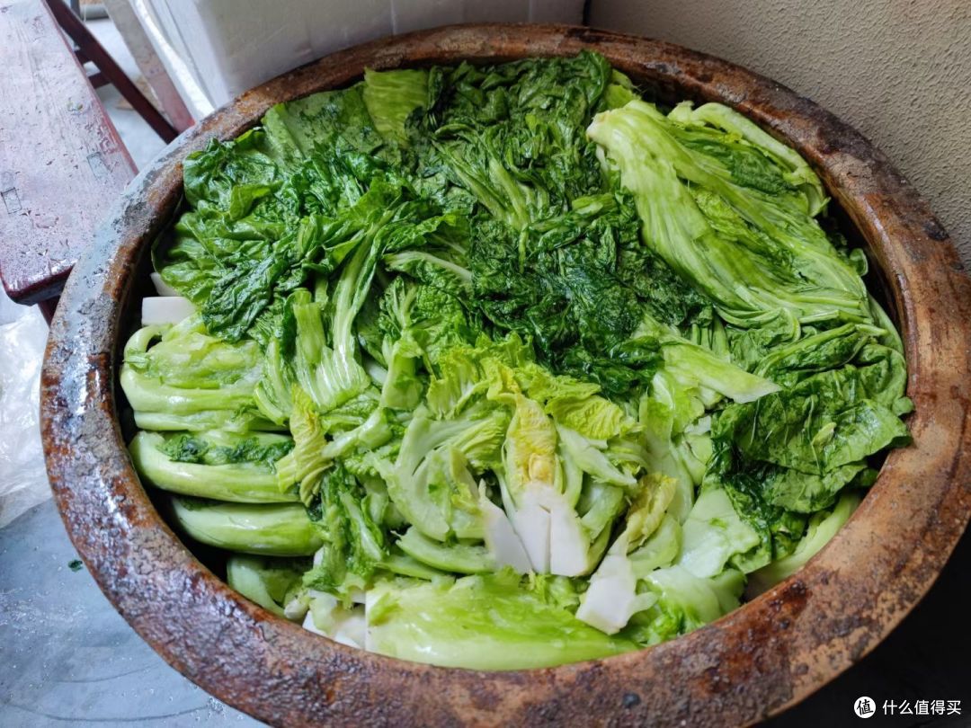 我婆婆准备腌制咸菜的原材料