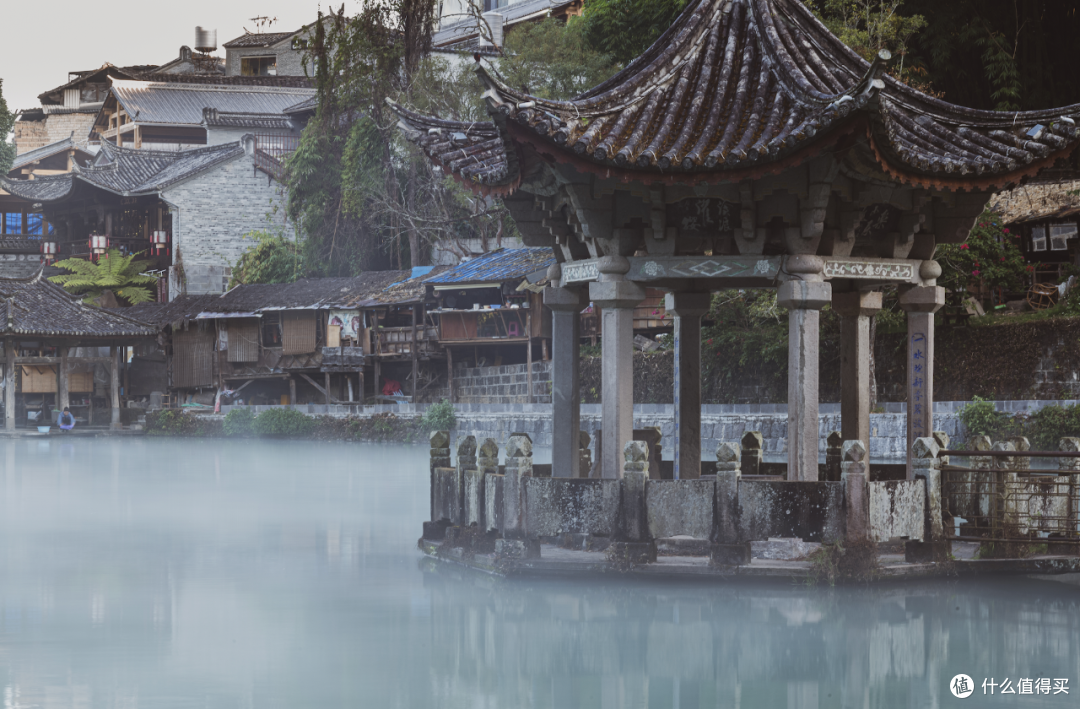 赏银杏泡温泉,这个边陲小镇才是秋冬顶流!