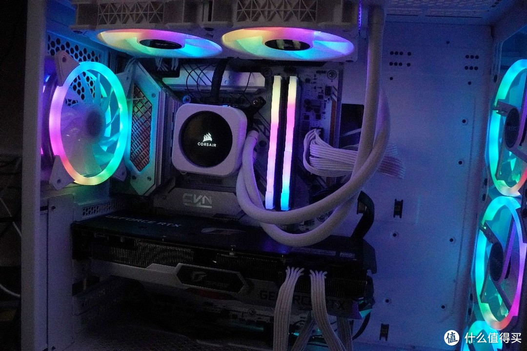 支持EXPO与XMP3.0,兼顾颜值与性能的七彩虹捍卫者DDR5 RGB灯条