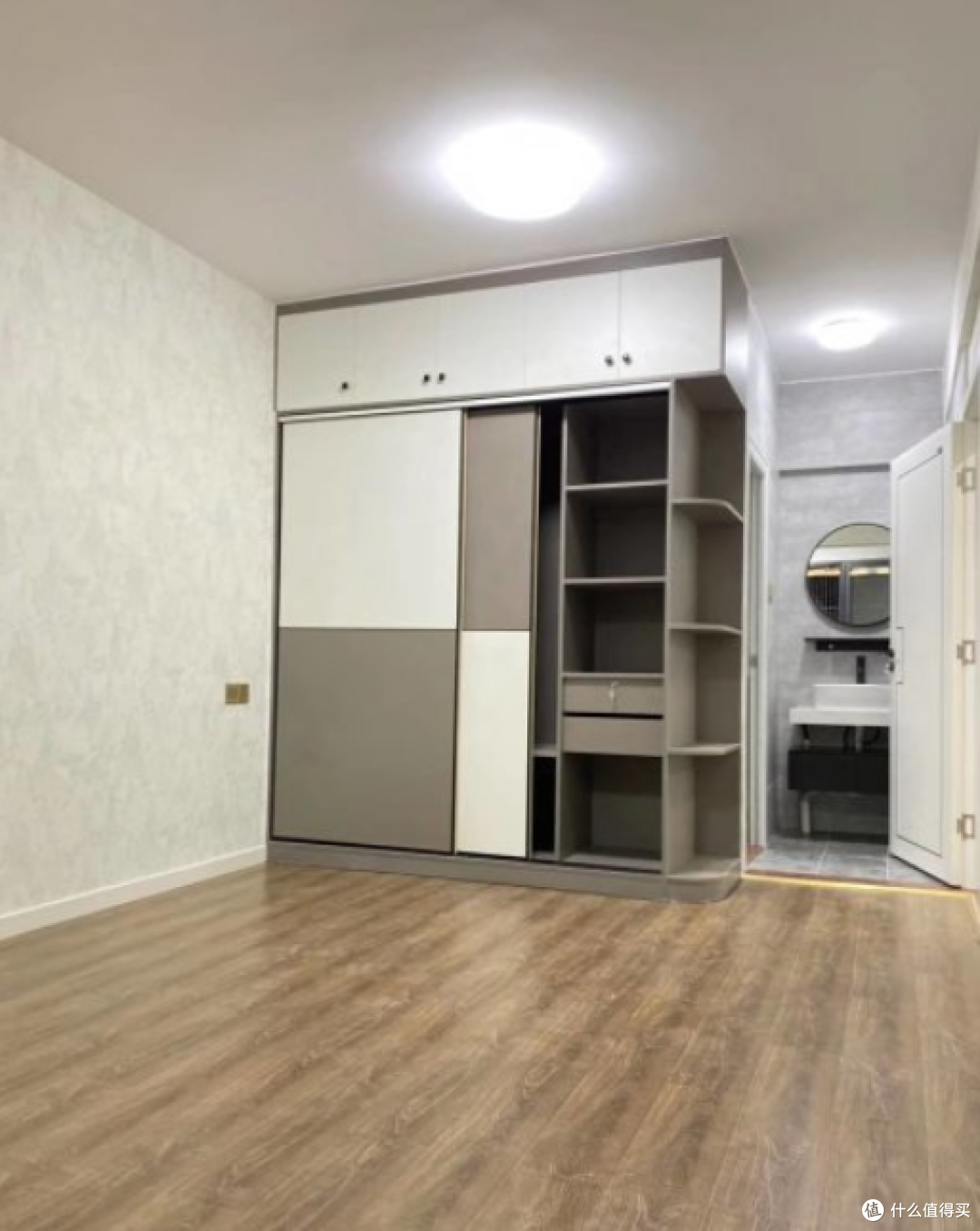 130㎡新房装修,老婆不听劝,坚持全屋贴瓷砖,回南天墙壁在冒水