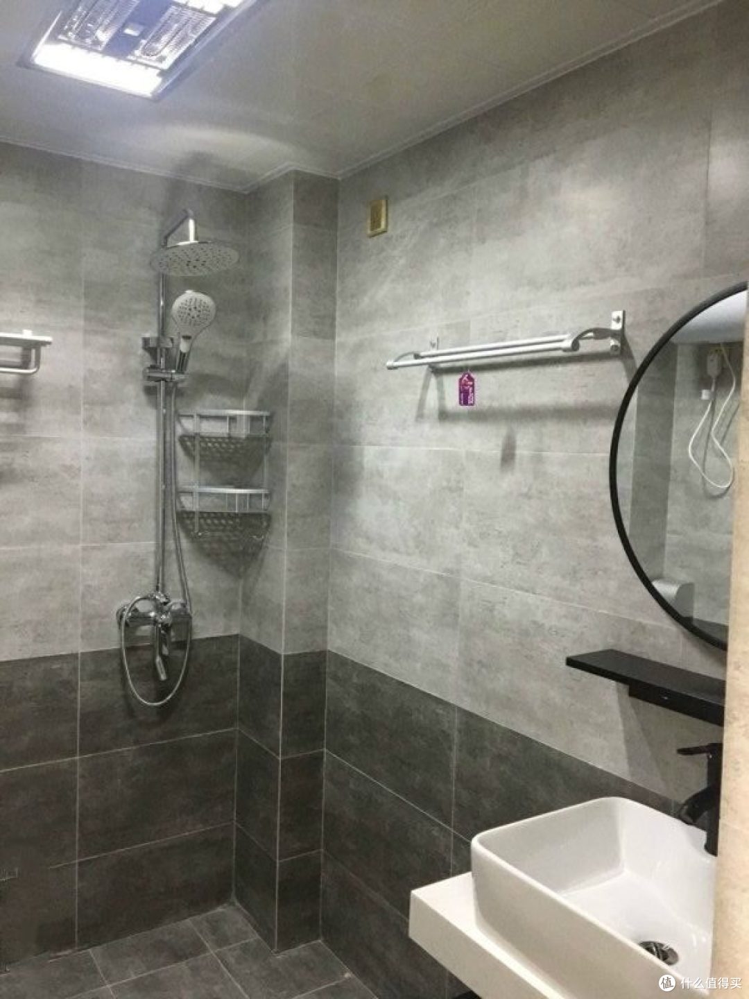 130㎡新房装修,老婆不听劝,坚持全屋贴瓷砖,回南天墙壁在冒水