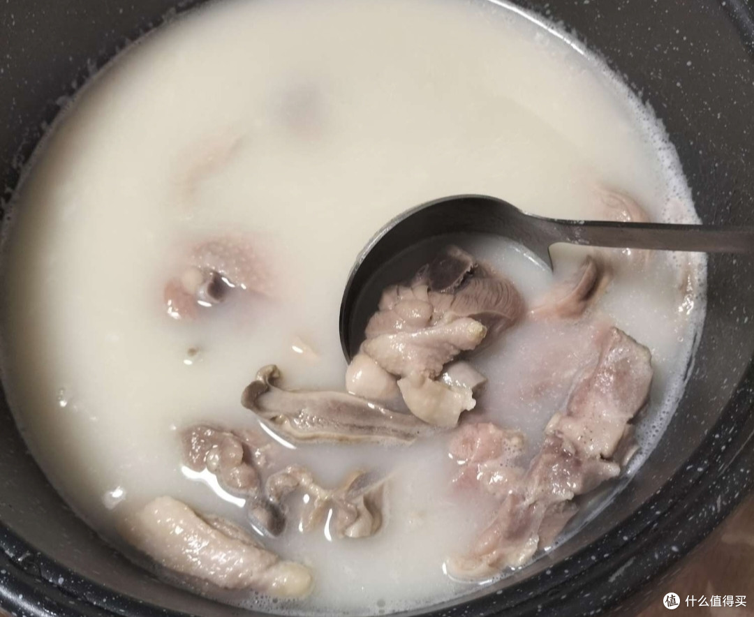 冬季寒冷要不要来吃一份暖暖的猪肚鸡火锅呢?