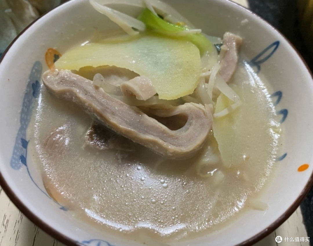冬季寒冷要不要来吃一份暖暖的猪肚鸡火锅呢?