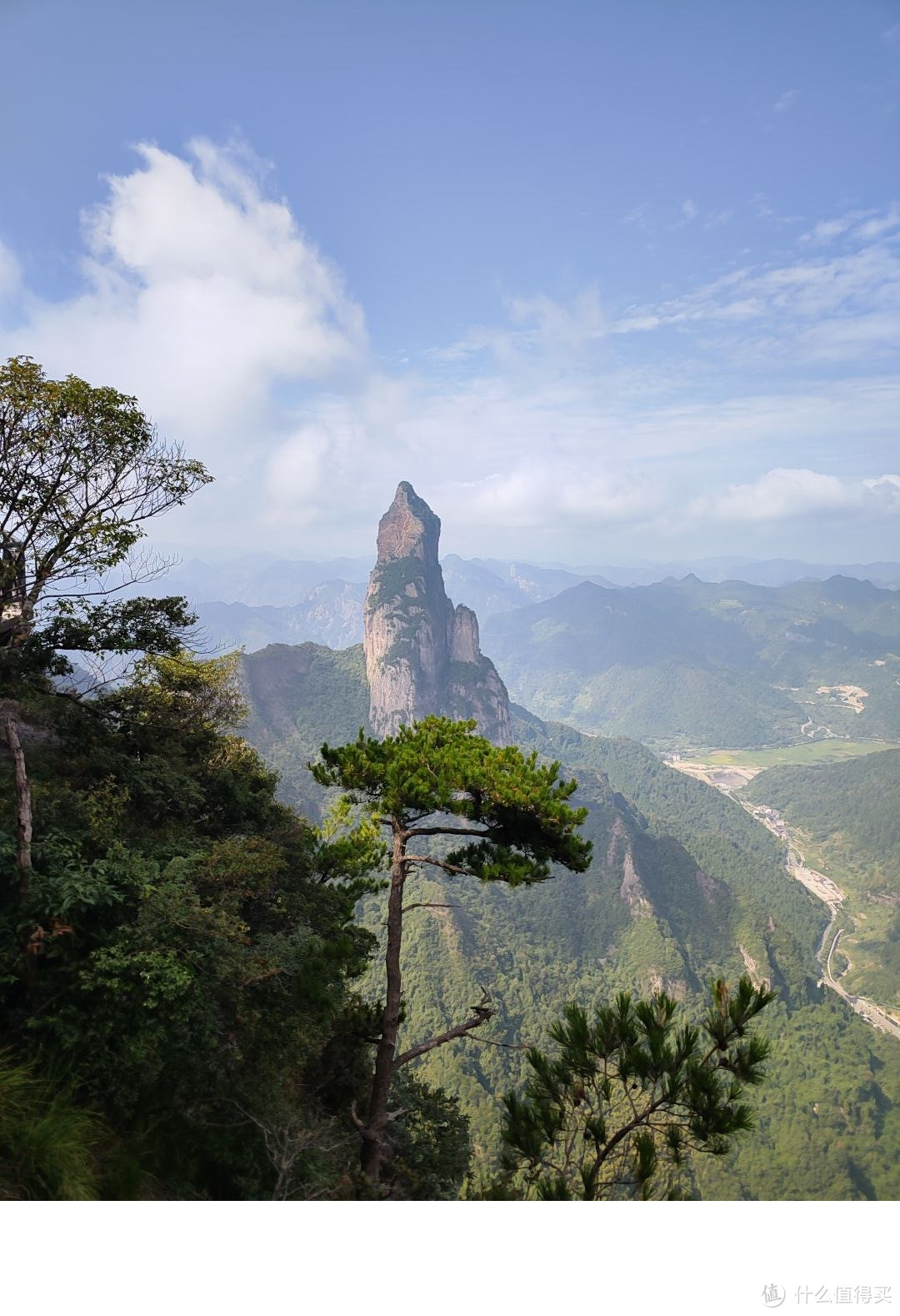 观音山，因造型酷似观音，又被誉为“观音峰”