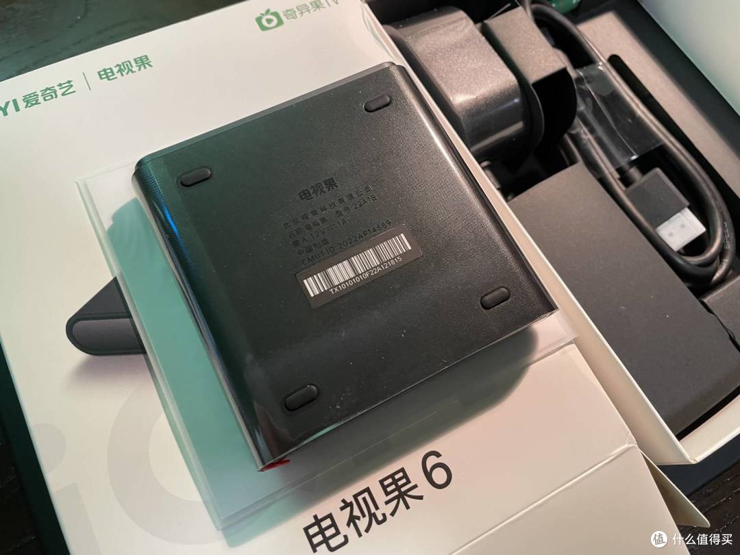 投屏器还是电视盒子?—— 爱奇艺电视果6测评报告