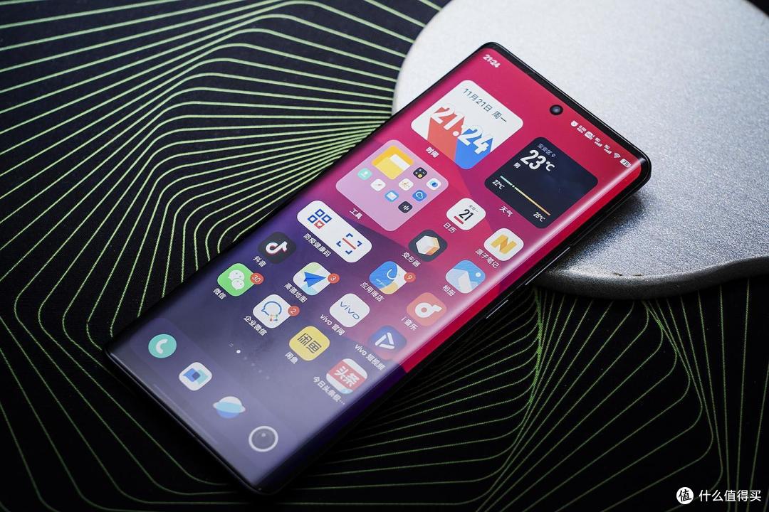 vivo X90开箱体验:性能、系统、影音效果全面升级,手机界的甜品