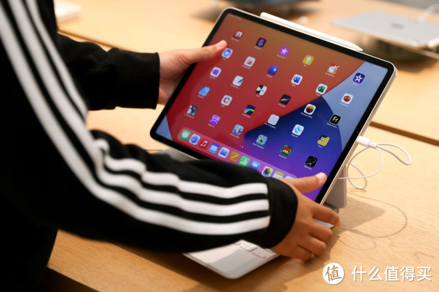 苹果前高管发声引争议：iPad正在走下坡路，市场不存在“刚需”