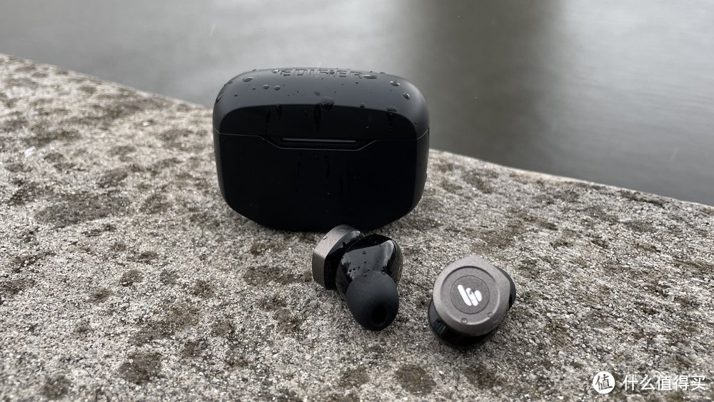 漫步者Edifier W240TN评测：实体按钮控制，丰富的声音和可靠的主动降噪功能
